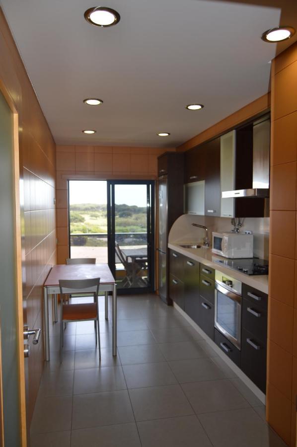Apartamento frente ao mar com piscina de água salgada Quarteira Exterior foto